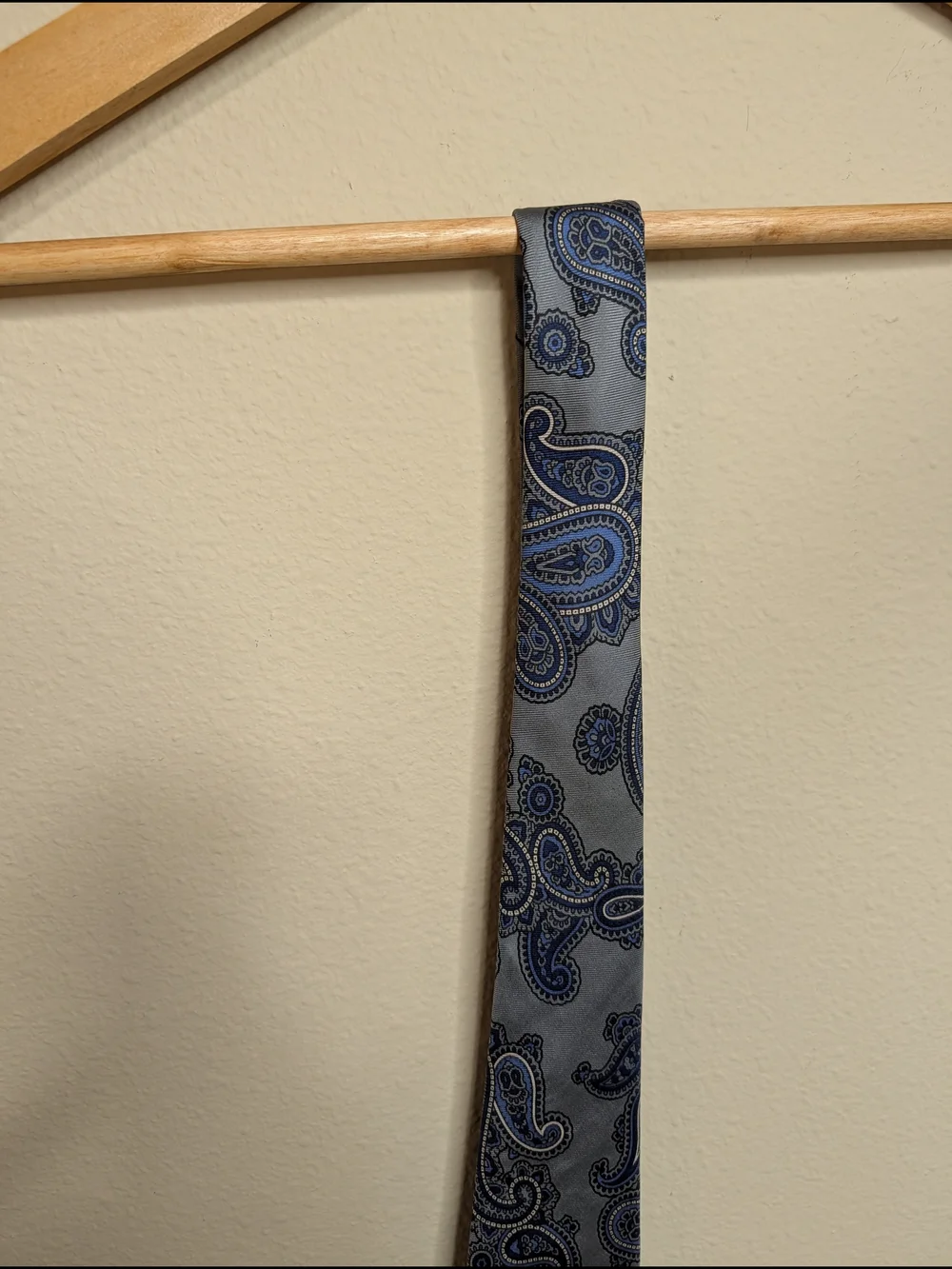 Dillard's Tie Grey Blue Paisley 100% Italian Silk Made in USA Vintage